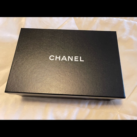 UPDATE 03Oct. Chanel Classic Black Pump - Authentic- Worn once. See video. - Picture 13 of 17